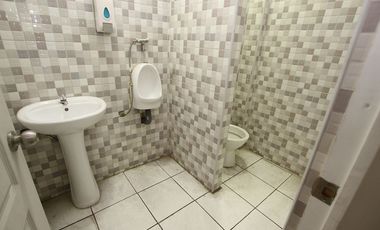 Estupendo Local Comercial en Calle Matucana esquina Rosas