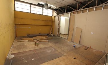 Estupendo Local Comercial en Calle Matucana esquina Rosas