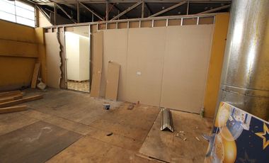 Estupendo Local Comercial en Calle Matucana esquina Rosas