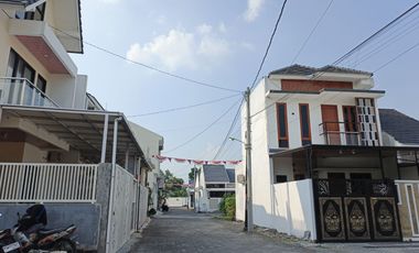 Jual Rumah 2 Lantai Colomadu SHM Ready 600 jt-an 7 menit Manahan