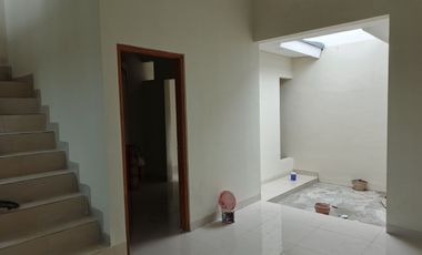 Jual Rumah 2 Lantai Colomadu SHM Ready 600 jt-an 7 menit Manahan