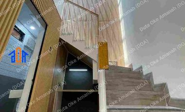 Rumah Furnished Siap Huni 4 Kamar Tidur Dekat Gerbang Tol