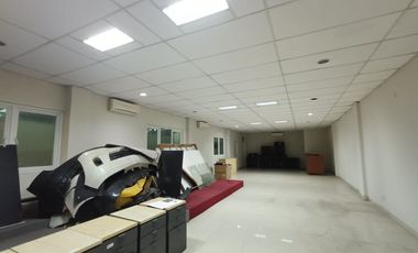 DIJUAL/SEWAKAN CEPAT GEDUNG SHOW ROOM INCLUDE BENGKEL JL.KARTINI GRAND DEPOK CITY.