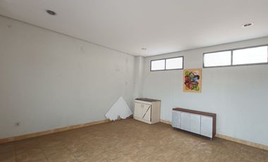 DIJUAL/SEWAKAN CEPAT GEDUNG SHOW ROOM INCLUDE BENGKEL JL.KARTINI GRAND DEPOK CITY.