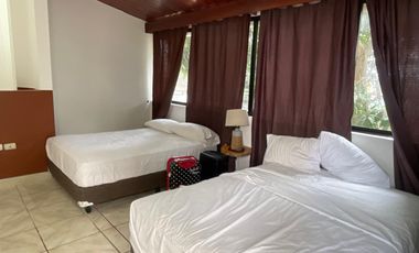 VENDO PRECIOSA VILLA EN  BALCONES DE CAROLINA, PUERTO SANTA LUCIA , SALINAS, PRECIOSA Y AMPLIA CASA, ONCE DORMITORIOS IDEAL PARA HOSTERIA O VIVIENDA