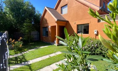 VENTA CASA PROVENZAL SECTOR PARQUE BRISAS NORTE 2 PISOS 3D+3B+ESCRITORIO+TERRAZA CON SECTOR PARA UN QUINCHO, COLEGIOS HIGHLANDS, CABO DE HORNOS