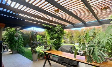 VENTA CASA PROVENZAL SECTOR PARQUE BRISAS NORTE 2 PISOS 3D+3B+ESCRITORIO+TERRAZA CON SECTOR PARA UN QUINCHO, COLEGIOS HIGHLANDS, CABO DE HORNOS