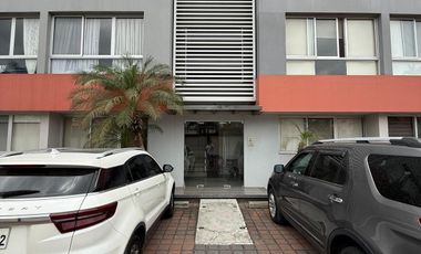 Alquilo departamento planta baja en Vía Samborondon