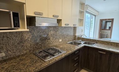 Alquilo departamento planta baja en Vía Samborondon