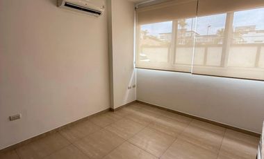 Alquilo departamento planta baja en Vía Samborondon