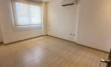 Alquilo departamento planta baja en Vía Samborondon