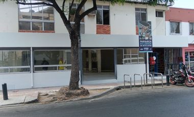 Alquilo local esquinero en Miraflores, avenida principal