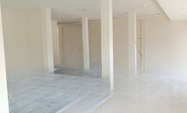 Alquilo local esquinero en Miraflores, avenida principal