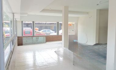 Alquilo local esquinero en Miraflores, avenida principal