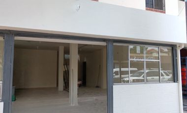 Alquilo local esquinero en Miraflores, avenida principal