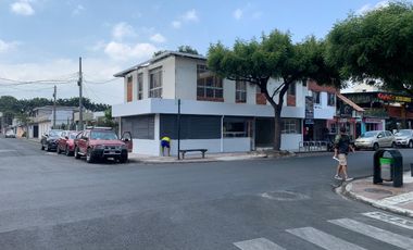 Alquilo local esquinero en Miraflores, avenida principal