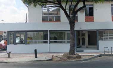 Alquilo local esquinero en Miraflores, avenida principal