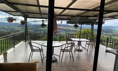 Casa de Lujo y Naturaleza en La Calera