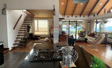 Casa de Lujo y Naturaleza en La Calera