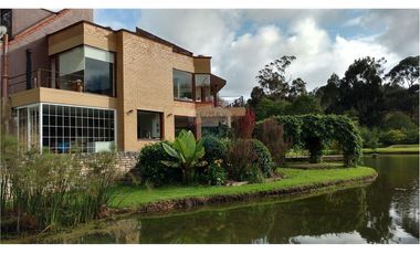 Casa Exclusiva en La Calera – Lujo, Naturaleza y Confort