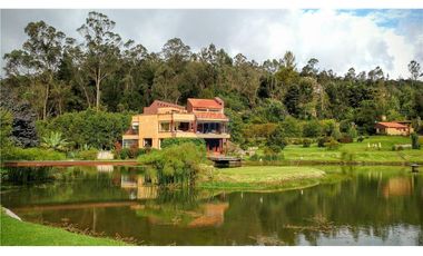 Casa Exclusiva en La Calera – Lujo, Naturaleza y Confort