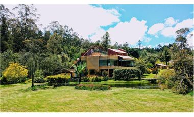 Casa Exclusiva en La Calera – Lujo, Naturaleza y Confort