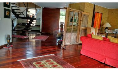 Casa Exclusiva en La Calera – Lujo, Naturaleza y Confort