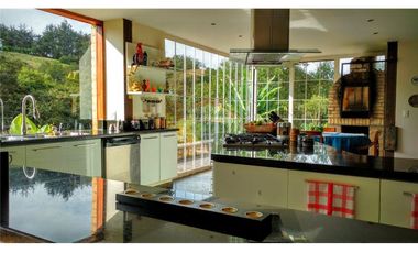 Casa Exclusiva en La Calera – Lujo, Naturaleza y Confort