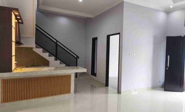 Rumah Baru 2 Lantai di Solo – 4 Kamar, Mewah, Lokasi Strategis, Harga Nego!