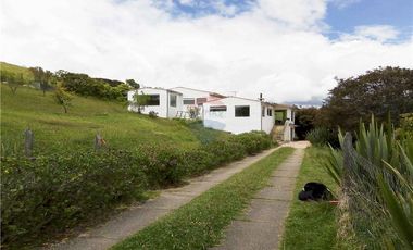 CASA DE CAMPO MODERNA EN VENTA – LA CALERA, VEREDA BUENOS AIRES (LOTE LA PAZ)