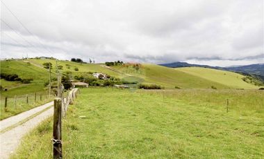 CASA DE CAMPO MODERNA EN VENTA – LA CALERA, VEREDA BUENOS AIRES (LOTE LA PAZ)