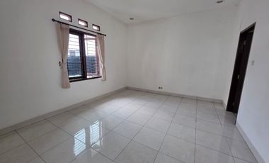 Disewakan Rumah 2 Lantai Bisa Kantor Strategis Jatiwaringin Jakarta Timur Kalimalang