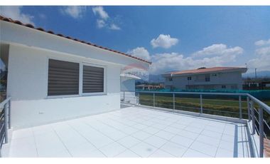 CASA AMPLIA EN CONDOMINIO EXCLUSIVO – BARILOCHE 23, FUSAGASUGÁ