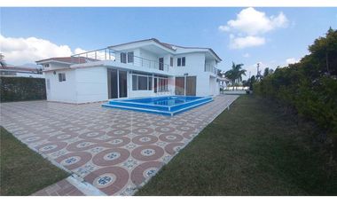 CASA AMPLIA EN CONDOMINIO EXCLUSIVO – BARILOCHE 23, FUSAGASUGÁ