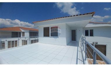 CASA AMPLIA EN CONDOMINIO EXCLUSIVO – BARILOCHE 23, FUSAGASUGÁ