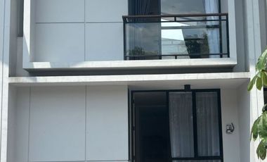 disewakan cepat rumah rapi siap huni di cendana icon lippo karawaci