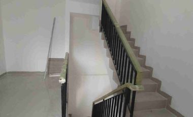 Di jual rumah cantik minimalis 2 lantai Kampung Rawa Jakarta pusat