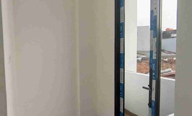 Di jual rumah cantik minimalis 2 lantai Kampung Rawa Jakarta pusat