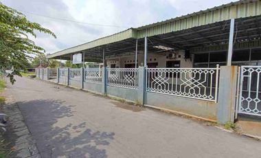 Disewakan rumah Besar dan Luas  Strategis cocok utk  kantor/tempat usaha/hunian pribadi di Jl. Godean km 7 sidoarum, sleman, Yk