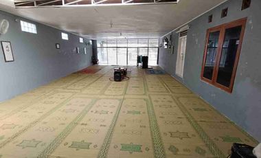 Disewakan rumah Besar dan Luas  Strategis cocok utk  kantor/tempat usaha/hunian pribadi di Jl. Godean km 7 sidoarum, sleman, Yk