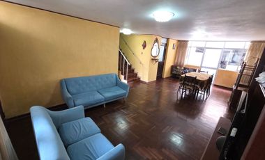 Casa De 3 Pisos En La Perla