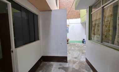 Casa De 3 Pisos En La Perla