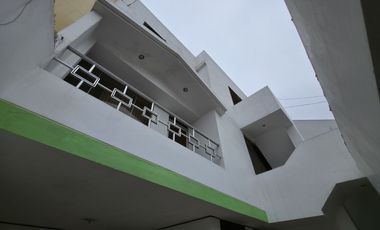 Casa De 3 Pisos En La Perla