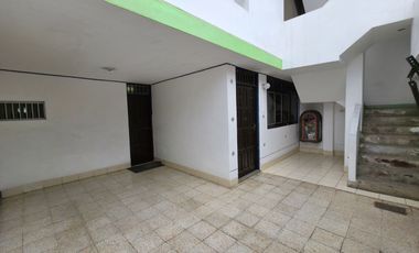 Casa De 3 Pisos En La Perla