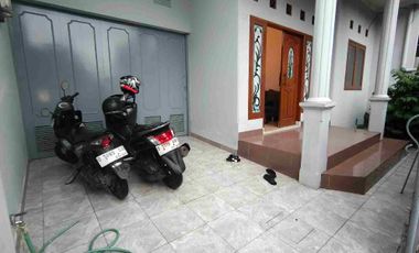 Disewakan rumah Buahbatu nilem 4+1 kamar tidur semi furnish