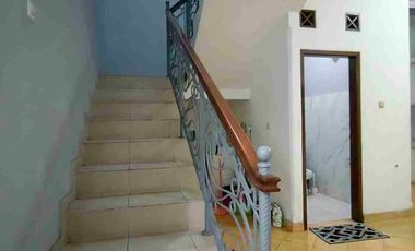 Disewakan rumah Buahbatu nilem 4+1 kamar tidur semi furnish