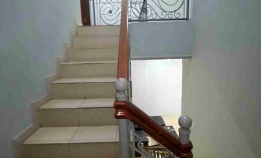 Disewakan rumah Buahbatu nilem 4+1 kamar tidur semi furnish