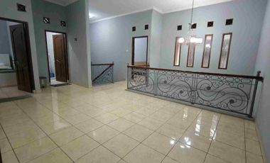 Disewakan rumah Buahbatu nilem 4+1 kamar tidur semi furnish