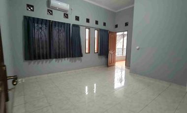 Disewakan rumah Buahbatu nilem 4+1 kamar tidur semi furnish