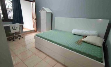 Disewakan rumah Buahbatu nilem 4+1 kamar tidur semi furnish